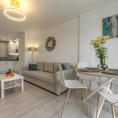 Newly Reformed With Sea View And Pool, In Front Of The Beach, In بلايا ذي لاس أميريكاس