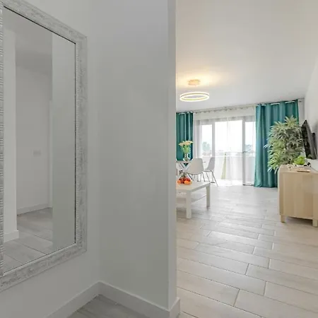 Newly Reformed With Sea View And Pool, In Front Of The Beach, In شقة *