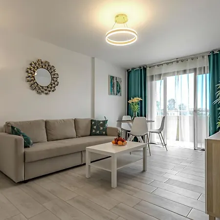 Newly Reformed With Sea View And Pool, In Front Of The Beach, In بلايا ذي لاس أميريكاس