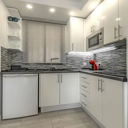 Newly Reformed With Sea View And Pool, In Front Of The Beach, In شقة *