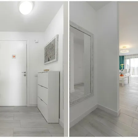 Newly Reformed With Sea View And Pool, In Front Of The Beach, In * بلايا ذي لاس أميريكاس