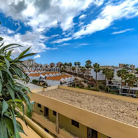 شقة Newly Reformed With Sea View And Pool, In Front Of The Beach, In *