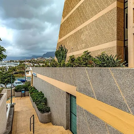 Newly Reformed With Sea View And Pool, In Front Of The Beach, In شقة